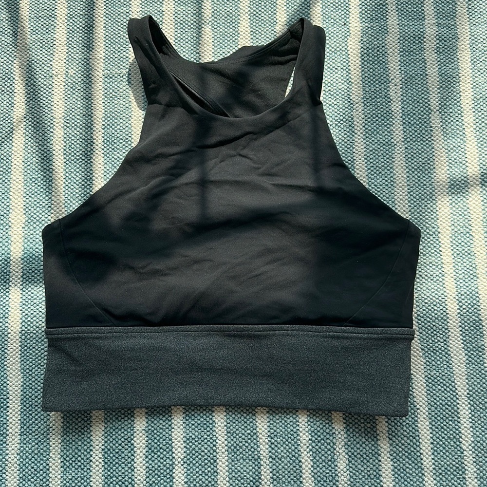 Lululemon crop top size 6, halter neck